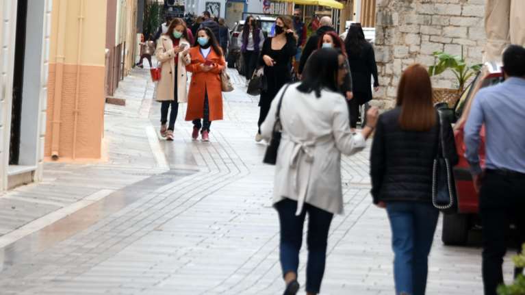 Εκτόξευση των νέων κρουσμάτων και σήμερα: Πρόβλεψη Θωμαΐδη για πάνω από 8.000 - Οι επικίνδυνες περιοχές