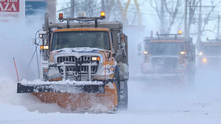 Παραλύουν οι ΗΠΑ από την κακοκαιρία: Δεκάδες νεκροί, ακυρώσεις πτήσεων και black out [εικόνες-βίντεο]