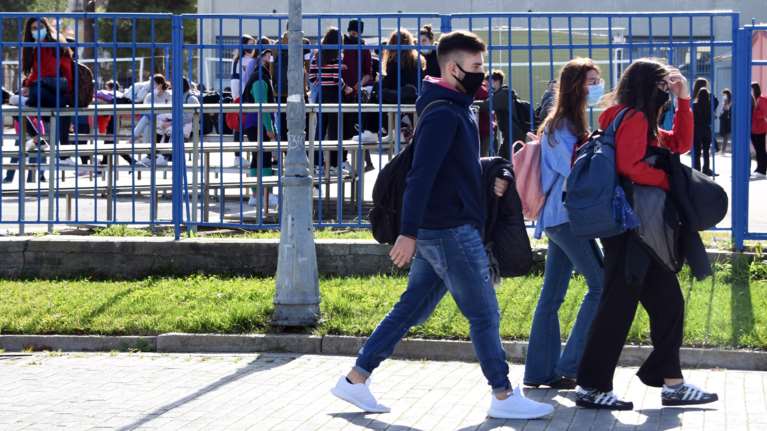 Ανοίγουν τα Λύκεια από Δευτέρα: Δύο υποχρεωτικά self tests για μαθητές και καθηγητές - Αναλυτικά η διαδικασία