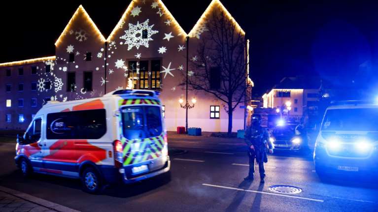 Αυτοκίνητο έπεσε σε πλήθος στη χριστουγεννιάτικη αγορά του Μαγδεμβούργου - Τουλάχιστον δύο νεκροί και δεκάδες τραυματίες