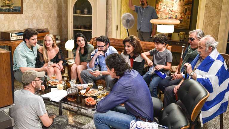 &quot;Τα καλύτερά μας χρόνια&quot;: Αγκαλιές, χαμόγελα και συγκίνηση στο τελευταίο γύρισμα της σειράς [εικόνες]