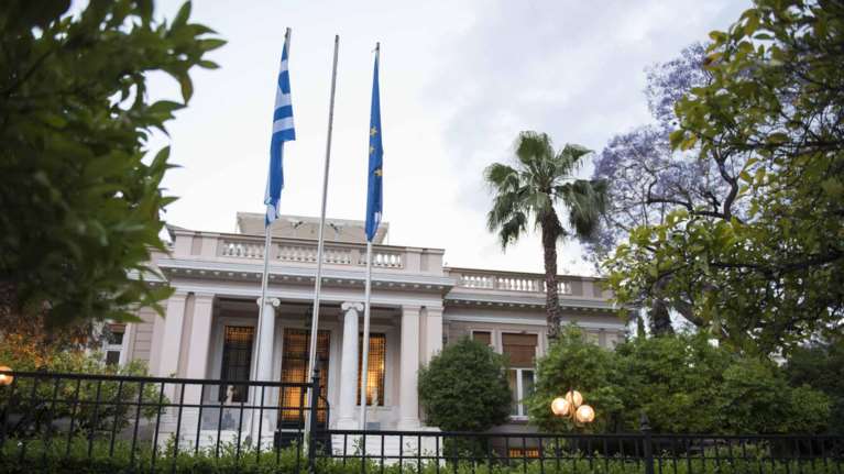 Κυβερνητικές πηγές για Τσίπρα: &quot;Fake αντιπολίτευση - Ντροπή, συνέχισε στον κατήφορο του λαϊκισμού&quot;