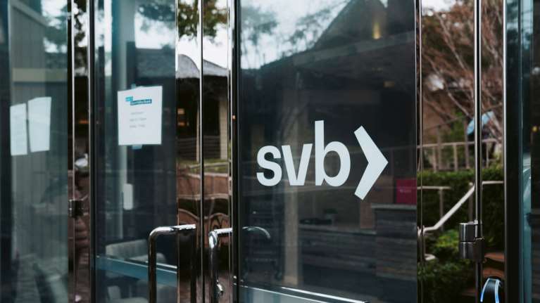 Silicon Valley Bank: Εργασία και μισθοί 45 ημερών από τον κυβερνητικό οργανισμό FDIC στους εργαζομένους της τράπεζας