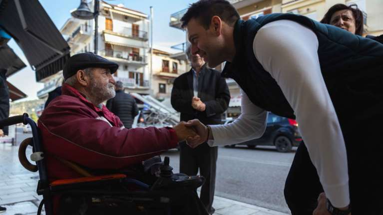 "Πώς απ’ τα μέρη μας;": Απροειδοποίητη περιοδεία Κασσελάκη στην Αιτωλοακαρνανία, συνομίλησε με πολίτες [βίντεο]