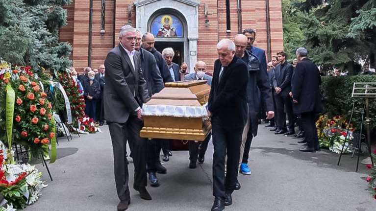 Κηδεία Ίβκοβιτς: Ο Ντούντα ένωσε ξανά τη Γιουγκοσλαβία - Οι &quot;χώρες&quot; που κρατούσαν το φέρετρο [Εικόνες]