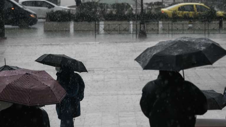 Εκτακτο δελτίο επιδείνωσης καιρού: Καταιγίδες, χαλάζι και θυελλώδεις νοτιάδες το Σαββατοκύριακο