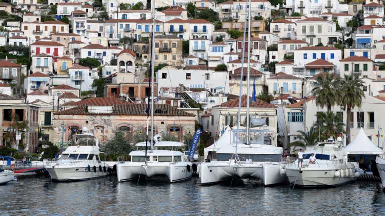 Κορονοϊός: Σε καραντίνα ο Πόρος - Απαγορεύονται οι συναθροίσεις, υποχρεωτικά μάσκες σε όλο το νησί