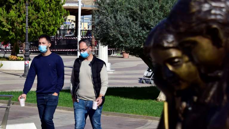 Αντιστέκεται ο κορονοϊός: Οι 4 &quot;κόκκινες&quot; περιοχές που ανησυχούν τους ειδικούς