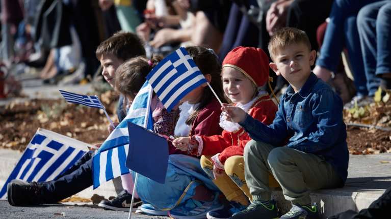 Καιρός: &quot;Ανοιξιάτικο&quot; το σκηνικό την 28η Οκτωβρίου - Πού θα γίνει η παρέλαση με βροχές