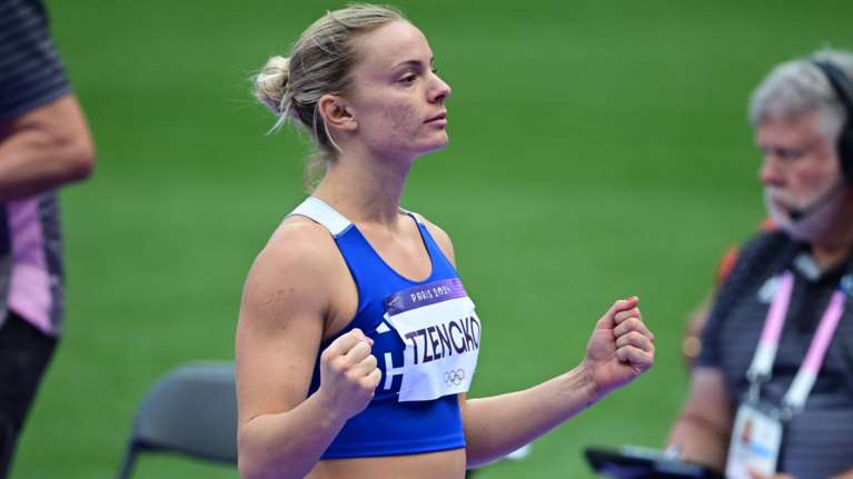 Ολυμπιακοί Αγώνες 2024: Στον τελικό του ακοντισμού με σπουδαία ρίψη η Τζένγκο - Επεσε στην αγκαλιά του προπονητή της