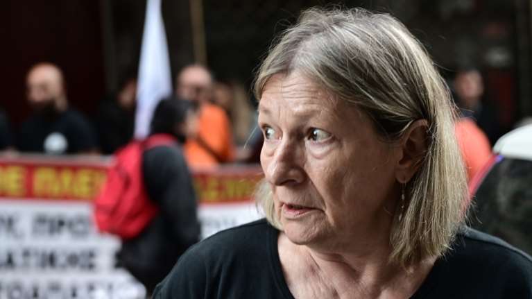 Κυψέλη: Άνεργη κινδυνεύει να χάσει το σπίτι της για χρέος 40.000 ευρώ - Διαμαρτυρία του ΠΑΜΕ για την έξωση [βίντεο]