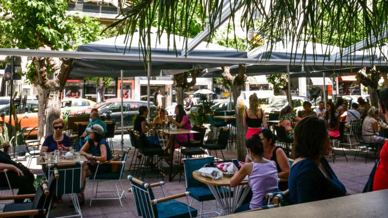 Κορονοϊός: Τετραψήφιος ξανά ο αριθμός κρουσμάτων στα 2.691 - 14 θάνατοι, 123 διασωληνωμένοι