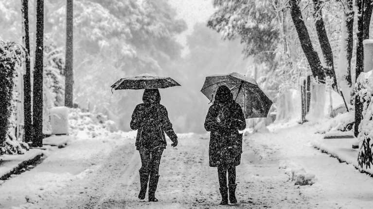 Καιρός: Χειμώνας προ των πυλών με καταιγίδες και μεγάλη πτώση της θερμοκρασίας - Χιόνια ακόμη και στην Αττική