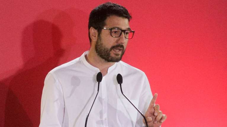 Ηλιόπουλος: Ο βασικός μισθός πρέπει να αυξηθεί τώρα και όχι τον Μάιο