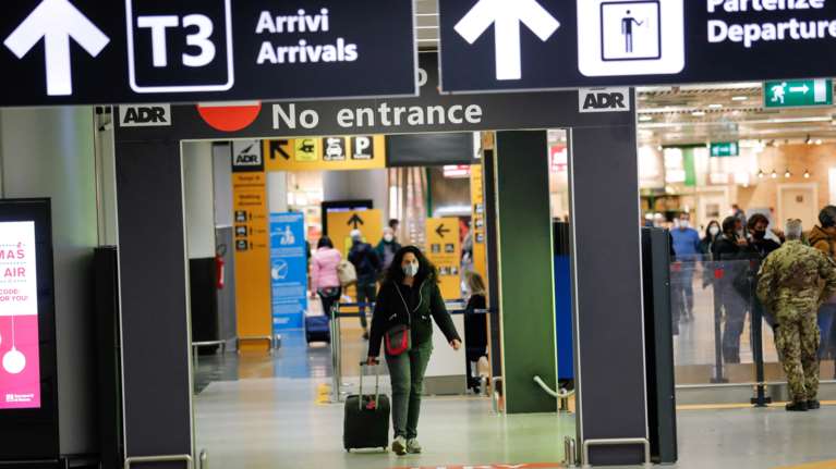 Βρετανία: Ταξίδια, στις &quot;πορτοκαλί&quot; χώρες όπως η Ελλάδα, χωρίς καραντίνα για τους εμβολιασμένους εξετάζει η κυβέρνηση Τζόνσον