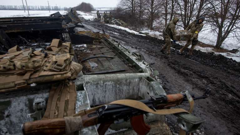 Ουκρανία: Καταγγελία αστυνομικού ότι οι Ρώσοι στο Λουχάνσκ χρησιμοποίησαν βόμβα φωσφόρου