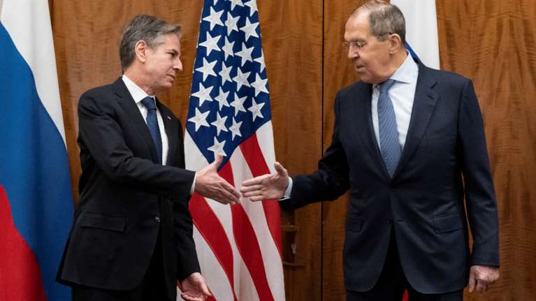 Συνάντηση Μπλίνκεν- Λαβρόφ: Η Ρωσία δεν θα επιτεθεί στην Ουκρανία διαβεβαίωσε ο Ρώσος ΥΠΕΞ, αλλά ο Μπλίνκεν δεν τον πιστεύει