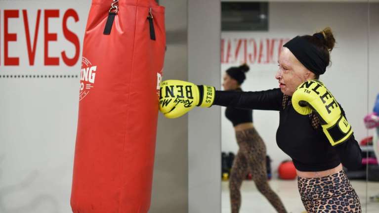 Ιωάννα Παλιοσπύρου: Ερωτευμένη ξανά – Πώς τη στηρίζει ο σύντροφός της