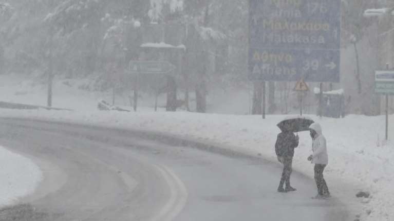 Κακοκαιρία &quot;Φίλιππος&quot;: Πυκνές χιονοπτώσεις τη νύχτα στην Αττική - Σημαντική επιδείνωση από την Παρασκευή