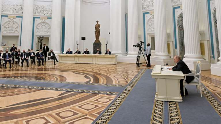 Πόλεμος στην Ουκρανία: Ο Πούτιν είναι έτοιμος να στείλει αντιπροσωπεία  στο Μινσκ για συνομιλίες