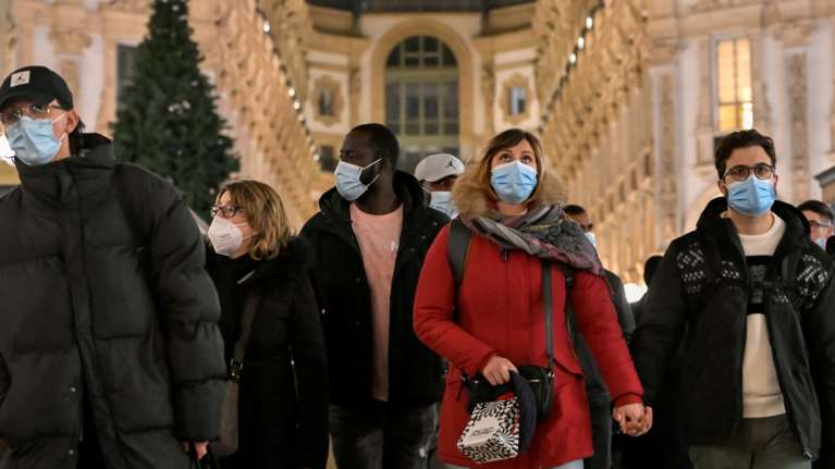 Ανήσυχοι οι υπουργοί υγείας της G7: Απειλή η μετάλλαξη Όμικρον - Πολύ μεταδοτική, απαιτεί &quot;επείγουσα δράση&quot;