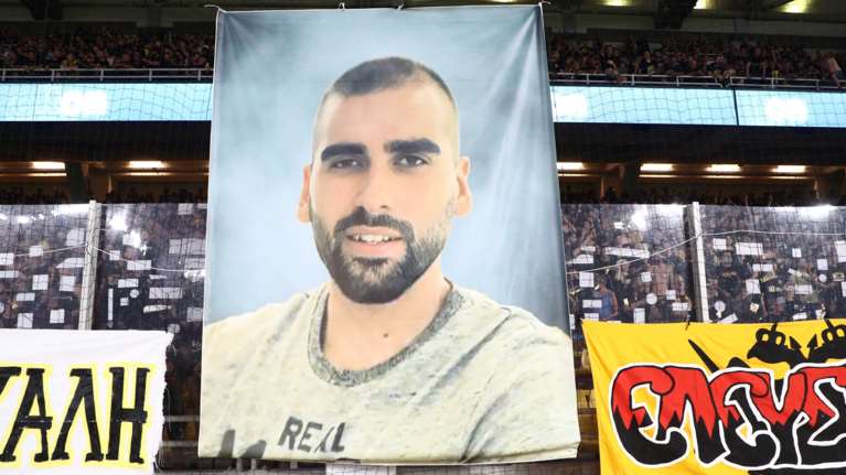 Δολοφονία Κατσουρή: Γιατί απειλούν με μηνύσεις οι δικηγόροι της οικογένειας - &quot;Μην ξεπλένετε τους ναζιστές χούλιγκανς&quot;