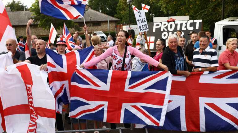 Βρετανία: Η κυβέρνηση υπόσχεται να επιταχύνει τη διαδικασία εξέτασης των αιτημάτων ασύλου