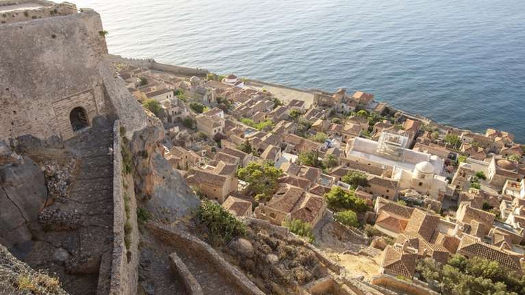 &quot;Ποιος χεσ... για την πολιτιστική κληρονομιά&quot;: Τι καταγγέλλει η κόρη του Γιάννη Ρίτσου για το τελεφερίκ στη Μονεμβασιά