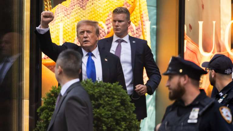 Ιστορική καταδίκη Τραμπ για τον χρηματισμό της Στόρμι Ντάνιελς: Το μέλλον της υποψηφιότητάς του και ο κίνδυνος φυλάκισης