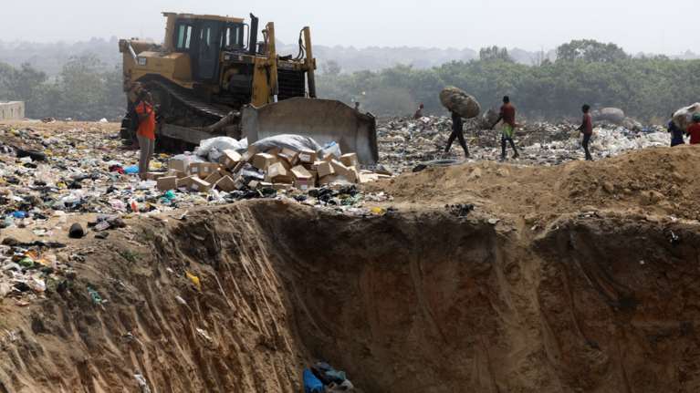 Νιγηρία: Κατέστρεψαν 1 εκατομμύριο ληγμένες δόσεις εμβολιών της AstraZeneca [εικόνες]