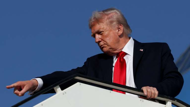 &quot;Συμπεριφορά στασιαστών τιμωρείται με θάνατο!&quot; - Ο Τραμπ απειλεί Δημοκρατικούς βουλευτές που καλούν τον στρατό σε ανυπακοή