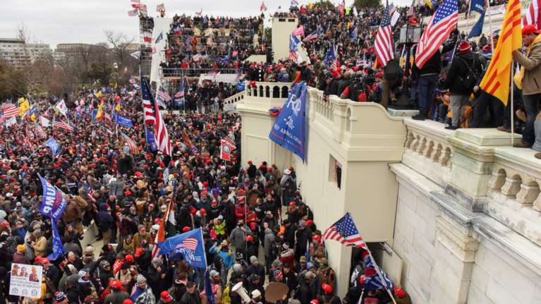 ΗΠΑ: Θετική στον κορονοϊό 75χρονη βουλευτής- Φόβοι υπερμετάδοσης από την εισβολή στο Καπιτώλιο