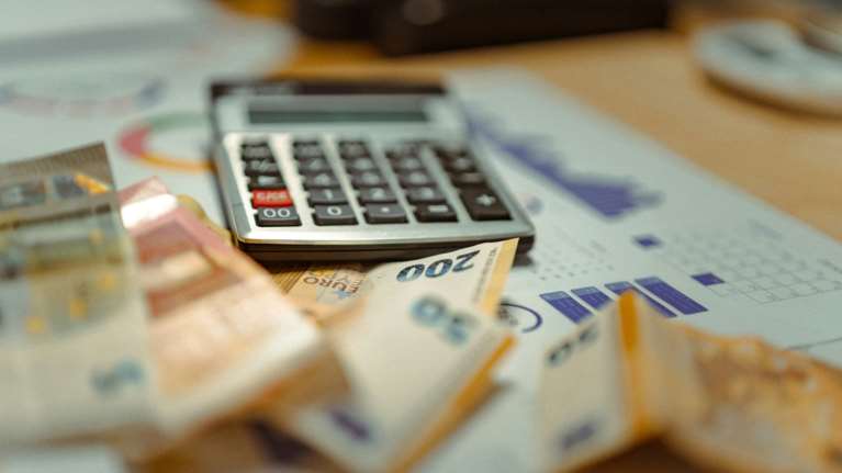 Πώς η κυβέρνηση θα μαζέψει 2,5 δισ. τον χρόνο από την πάταξη της φοροδιαφυγής - Το &quot;οπλοστάσιο&quot; της ΑΑΔΕ