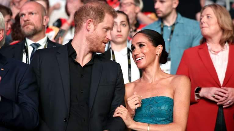 Μέγκαν Μαρκλ - Πρίγκιπας Χάρι: Αυτή είναι η πιο αμήχανη σκηνή του royal ζευγαριού - &quot;Της μιλάει σαν να είναι άτακτο παιδί&quot;