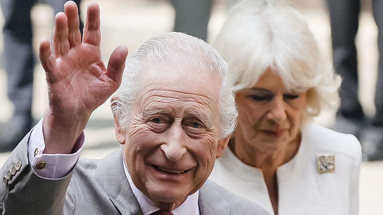 O Βασιλιάς Κάρολος προκαλεί αίσθηση με δημόσιο σχόλιό του στη Ρώμη: &quot;Ελπίζω να ζω μέχρι τότε&quot;