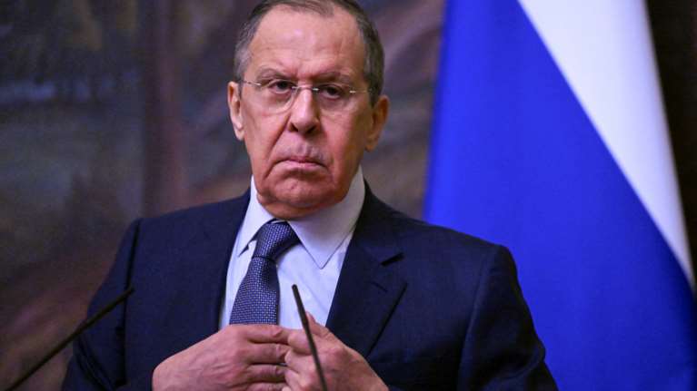 Πάγος από Λαβρόφ για άμεση επίτευξη ειρηνευτικής συμφωνίας: &quot;Αντιπαραγωγική&quot; μια συνάντηση Πούτιν - Ζελένσκι αυτή την ώρα