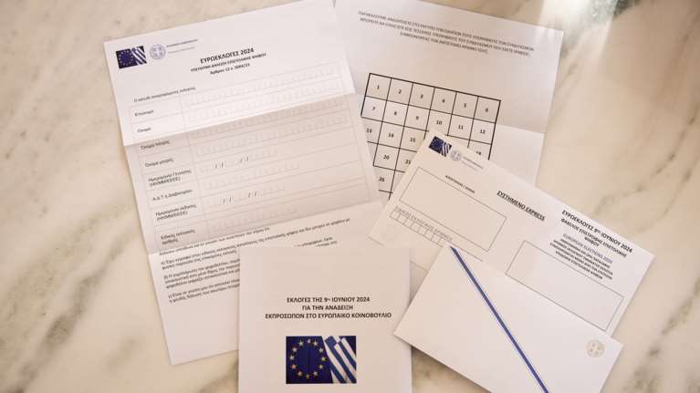 Κατατέθηκε στη Βουλή το σχέδιο νόμου για την επιστολική ψήφο