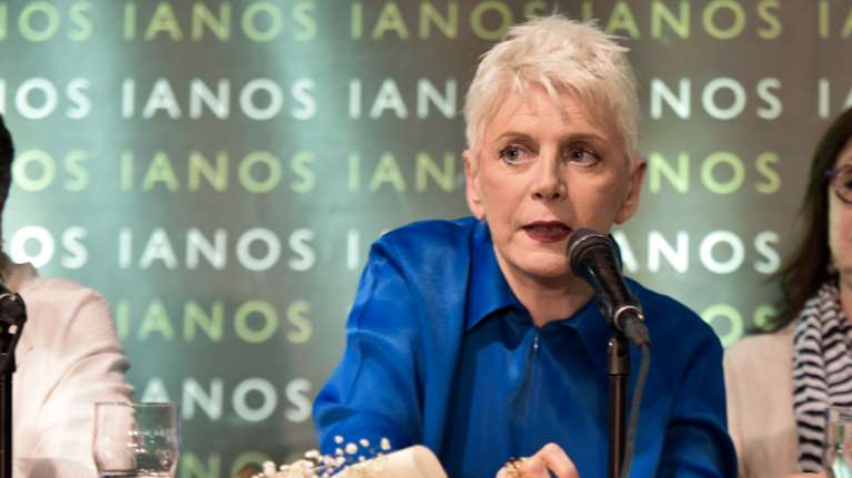 Οι αναρτήσεις &quot;τελειώσατε&quot; της Ακρίτα, ο ΣΥΡΙΖΑ και η αντιπολίτευση των likes στο facebook