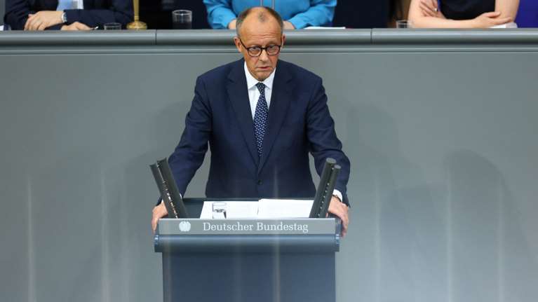 Μερτς: &quot;Άνευ προηγουμένου η οικονομική κρίση στη Γερμανία&quot; - Εθελοντική εργασία μετά τα 67 και αφορολόγητες υπερωρίες