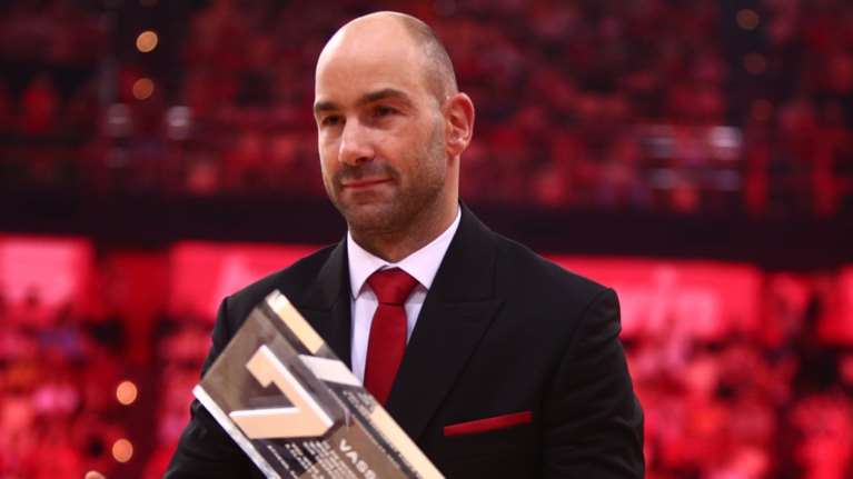 Η βραδιά που "λύγισε" ο θρύλος Σπανούλης - Η ΚΑΕ Ολυμπιακός απέσυρε τη φανέλα με το "7" [εικόνες-βίντεο]