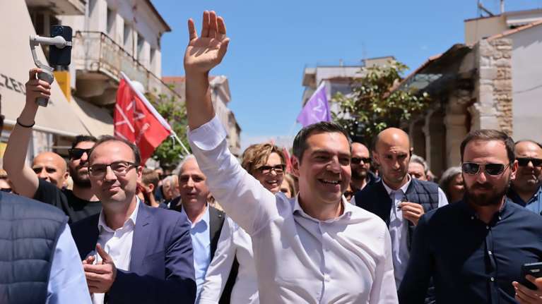 Προσωπική επίθεση Τσίπρα σε Μητσοτάκη: H Δεξιά του ξεπέρασε και τον πατέρα του, την τριετία '90-93