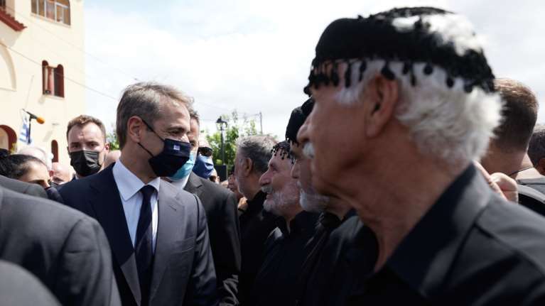 Κηδεία Μίκη Θεοδωράκη: Οι αποδοκιμασίες μερικών ανεγκέφαλων κατά Μητσοτάκη στον Γαλατά Χανίων [βίντεο]