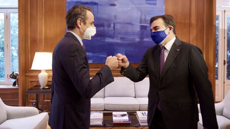 Μητσοτάκης σε Σχοινά: Να πιέσουμε τις φαρμακευτικές εταιρείες να τηρήσουν τα χρονοδιαγράμματα