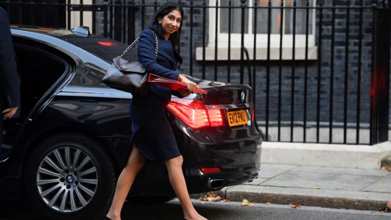 Βρετανία: Νέος "πονοκέφαλος" για τη Λιζ Τρας - Παραιτήθηκε η υπουργός Εσωτερικών Σουέλα Μπρέιβερμαν