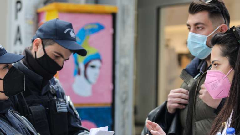 &quot;Σαφάρι&quot; για ανεμβολίαστους: Πάνω από 90.000 έλεγχοι, 11 συλλήψεις και 23 &quot;λουκέτα&quot; σε μαγαζιά