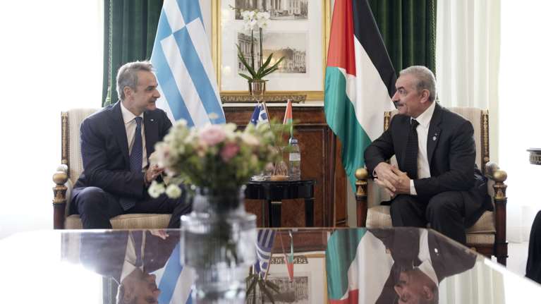 Συνάντηση Μητσοτάκη με τον πρωθυπουργό της Παλαιστινιακής Αρχής - Στο επίκεντρο η ανθρωπιστική κατάσταση στη Γάζα