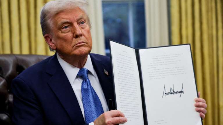 Ανάλυση Politico: Γιατί ο Τραμπ με τους δασμούς προσπαθεί να ενισχύσει την εξουσία του και όχι την αμερικανική οικονομία