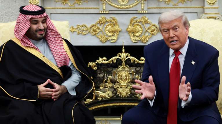 Χαμός στον Λευκό Οίκο σε ερώτηση για τη δολοφονία Κασόγκι - Η οργισμένη αντίδραση Τραμπ και η αμηχανία Μπιν Σαλμάν