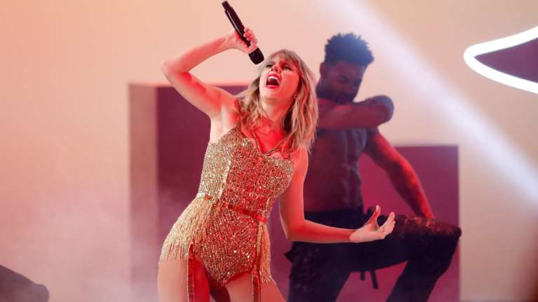 Προβλήματα για την Τέιλορ Σουίφτ: Θαυμαστής προσπάθησε να εισβάλλει στο σπίτι της