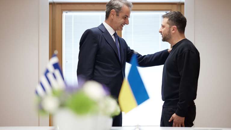 Τηλεφωνική επικοινωνία Μητσοτάκη με Ζελένσκι - &quot;Ναι&quot; στην πρόσκληση για τη σύνοδο στην Οδησσό